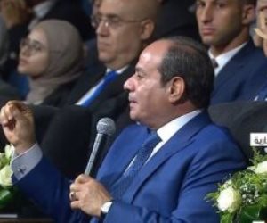 الرئيس السيسي للمواطن: عاوز تعيش أنا معاك عاوز تصرف على أولادك أنا جنبك