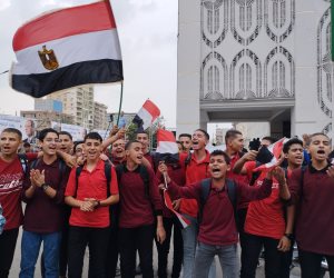 طلاب الشرقية يحتفلون بنصر أكتوبر ويطالبون الرئيس السيسى بالترشح.. صور