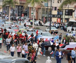 مسيرة حاشدة ببورسعيد تتطالب الرئيس السيسى للترشح وللاحتفال بنصر أكتوبر