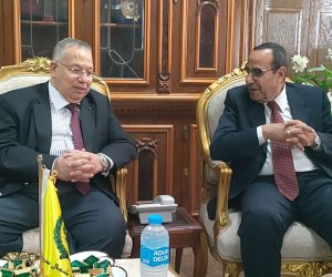 محافظ شمال سيناء يستقبل نقيب الأشراف خلال زيارته إلى مدينة العريش (صور)