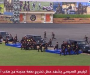 طالبات كلية الشرطة يجرين عروضا لرياضة "الباركور" أمام الرئيس السيسى