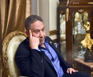 أكمل قرطام لا يريد الخير لمصر.. الأحزاب تهاجم رئيس المحافظين وتتهمه بالفشل