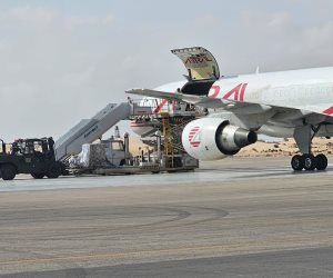تمهيدا لإدخالها غزة.. وصول 5 طائرات تحمل 100 طنا من المساعدات الإنسانية والاغاثية للشعب الفلسطيني