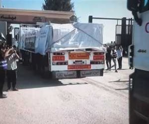 القاهرة الإخبارية: قافلة المساعدات الرابعة تفرغ حمولتها فى الجانب الفلسطينى لمعبر رفح