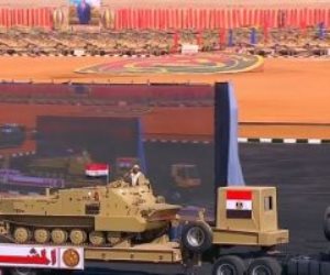 الرئيس السيسى يشاهد استعراضا لأسلحة ومعدات الجيش الثالث المشاركة بحرب أكتوبر