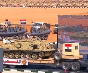 الرئيس السيسي يشاهد استعراضا لأسلحة ومعدات الجيش الثالث الميداني