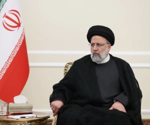 الرئيس الإيراني يصل إلى السعودية للمشاركة في القمة العربية الإسلامية