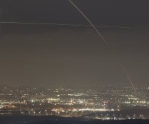 الفصائل تطلق رشقة صواريخ.. وانفجارات في تل أبيب وعسقلان وزيكيم وغوش دان