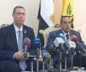 محافظ شمال سيناء يستقبل السفير الفلسطيني بالقاهرة ويؤكد: مصر تقوم بدور كبير تجاه الأشقاء (صور)