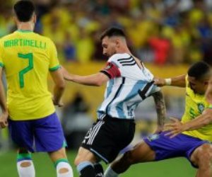 الأرجنتين تتصدر مجموعتها في تصفيات أمريكا الجنوبية المؤهلة لكأس العالم بعدما أسقطت البرازيل ( 1-0)