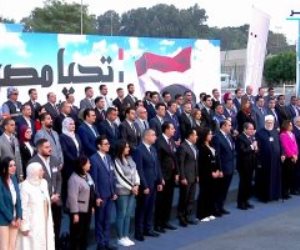 الرئيس السيسى يلتقط صورة تذكارية مع المشاركين فى مؤتمر "تحيا مصر" لدعم فلسطين