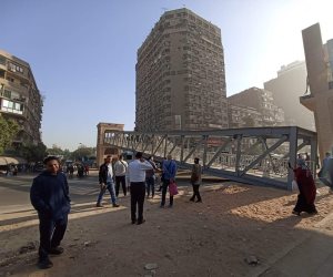 سقوط جزئى بكوبرى مشاة فى شارع أحمد عرابى بالجيزة (صور)