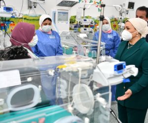السيدة انتصار السيسي تزور أطفال فلسطين بمستشفى العاصمة الإدارية (صور)