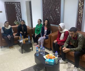 وصول المفرج عنهم ضمن الدفعة السابعة لتبادل الأسرى إلى معبر رفح.. صور