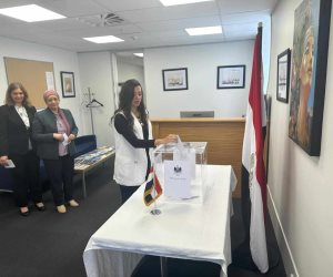 المصريون يتوافدون على سفارة مصر لدى نيوزيلندا للإدلاء بأصواتهم.. صور