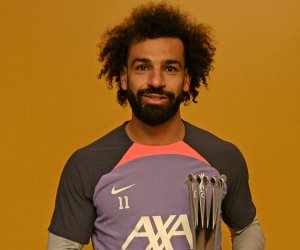 محمد صلاح يتسلم جائزة أفضل لاعب بالشهر بالدوري الإنجليزي
