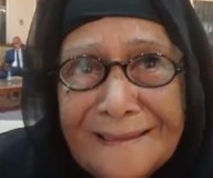أكبر ناخبة من مسقط توجه رسالة شكر للرئيس السيسى: حفظت مصر  (فيديو) 