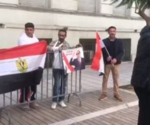 بالأعلام المصرية.. احتفالات المصريين في اليونان بالانتخابات الرئاسية