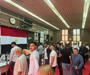 طوابير الجالية المصرية في دبى للتصويت بالانتخابات الرئاسية.. صور