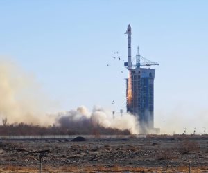 لحظة إطلاق القمر الصناعي "مصر سات 2" من قاعدة تيوتشان بالصين (فيديو)