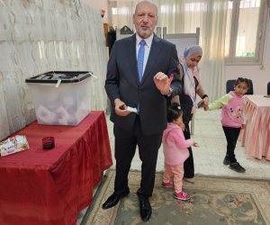 رئيس حزب المصريين يدلي بصوته في الانتخابات الرئاسية.. ويؤكد: أعطي صوتى للـ"سيسي" لاستكمال مسيرة الإنجازات التي شهدناها في عهده
