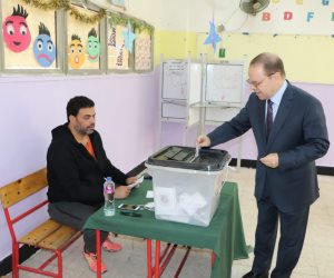 المستشار حمادة الصاوي يدلى بصوته فى الانتخابات الرئاسية بمدرسة فاطمة عنان