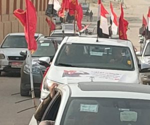 مسيرات بالسيارات والأعلام تطوف شوارع مدينة العريش متجهة إلي لجان الانتخابات (صور) 