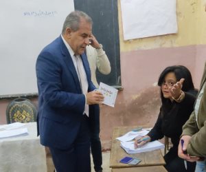 طاهر أبو زيد وزير الرياضة الأسبق يدلى بصوته فى الانتخابات الرئاسية.. صور