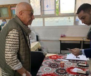 الكابتن حسين لبيب يدلي بصوته في لجنة بالسادس من أكتوبر
