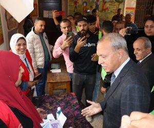 محافظ القليوبية يتابع انتظام سير العملية الانتخابية بلجان العبور وشبين القناطر