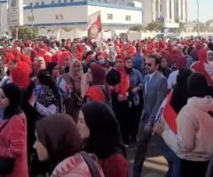 مسيرة حب لطلاب جامعة الزقازيق أثناء الإدلاء بأصواتهم بانتخابات الرئاسة