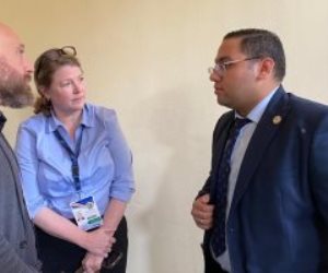 مبعوثة دبلوماسية أمريكية تتفقد لجان الانتخابات الرئاسية في الدراسة