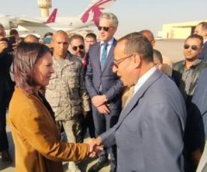 لتفقد المساعدات الموجهة لغزة.. محافظ سيناء يستقبل وزيرة خارجية ألمانيا خلال زيارتها للعريش