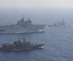 القاهرة الإخبارية: الحوثييون تعلن السفن الأمريكية والبريطانية ضمن أهدافها العسكرية في البحر الأحمر