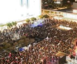 آلاف الإسرائيليين يتظاهرون فى تل أبيب وحيفا للمطالبة بإقالة نتنياهو