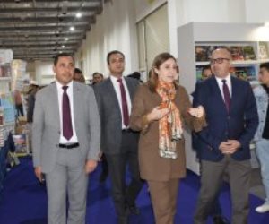 وزيرة الثقافة تتفقد أجنحة وقاعات معرض القاهرة الدولى للكتاب