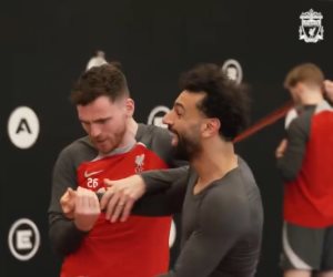 ليفربول يداعب محمد صلاح قبل مشاركته فى التدريب ( فيديو)