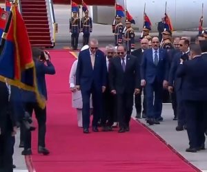 الرئيس السيسي يستقبل الرئيس التركي رجب طيب أردوغان بمطار القاهرة الدولي