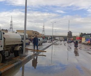 محافظة الجيزة تدفع بمعدات شفط مياه الأمطار بالطرق والمحاور لتسهيل حركة المرور