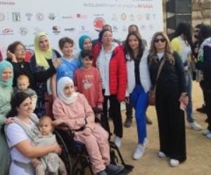 وزيرتا البيئة والتضامن تلتقطان صورا تذكارية مع المشاركين بماراثون run for Gaza بوادي دجلة