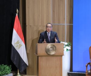 رئيس الحكومة للمصريين: اعطوا فرصة للوزراء الجدد للعمل ثم احكموا