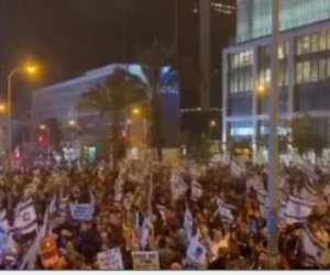 تظاهرات لعائلات الأسرى الإسرائيليين قرب مقر إقامة نتنياهو فى القدس (فيديو) 