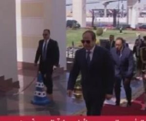 بمناسبة ذكرى يوم الشهيد.. الرئيس السيسي يصل مسجد المشير طنطاوي لأداء صلاة الجمعة