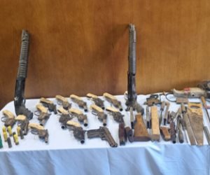 ضبط شخص بسوهاج يدير ورشة لتصنيع الأسلحة النارية بمنزله وبحوزته 18 قطعة سلاح 