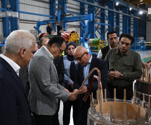 رئيس الوزراء يزور مصنع السويدي للمحولات الكهربائية بالعاشر من رمضان (صور)