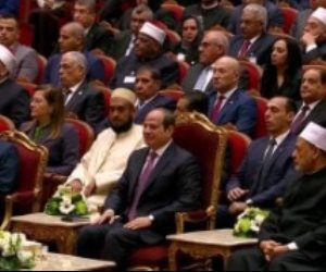 الرئيس السيسى يشاهد فيلما تسجيليا عن جهود الدولة فى بناء وتطوير المساجد