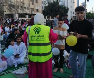 التحالف الوطنى يوزع الحلوي والبالونات على المصليين بعد أداء صلاة العيد بالقليوبية