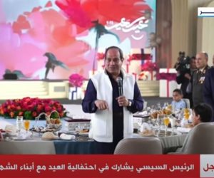 الرئيس السيسي يوجه التحية إلى أهالي الشهداء المشاركين في احتفالية عيد الفطر
