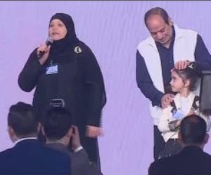 «صرخة شهيد».. قصيدة من والدة الشهيد محمود عليوة بحفل العيد أمام الرئيس السيسي