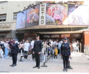 الداخلية تواصل تأمين إحتفالات المواطنين بعيد الفطر وإنتشار مكثف لضابطات الشرطة بالشوارع (فيديو)